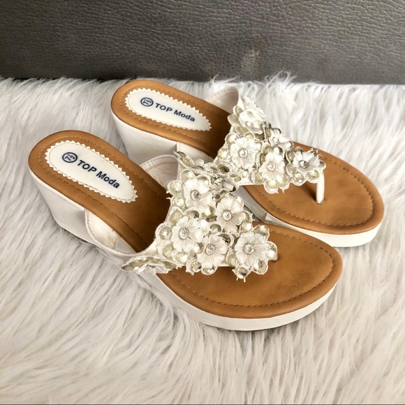 Top Moda white leather floral wedge sandals, 7.5 - Picture 1 of 9